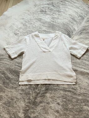 Faherty White Textured V-Neck Short-Sleeve Top